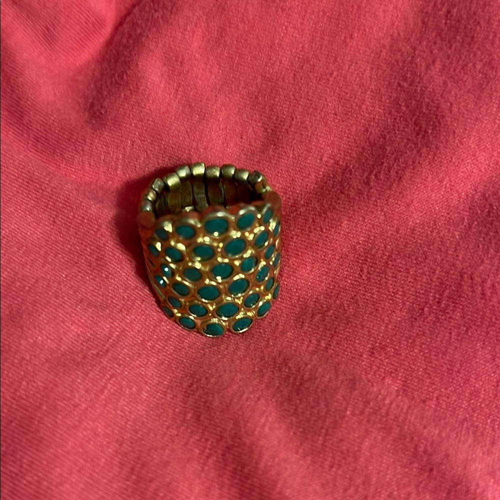 Elegant Gold and Green Stretch Ring